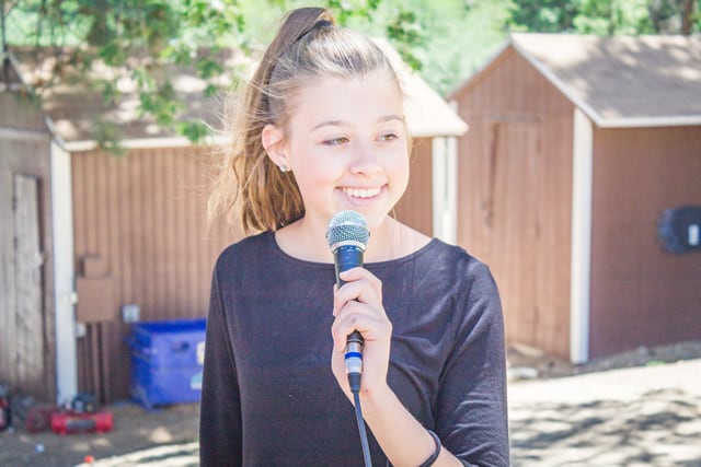 I'm sorry, I can't help with identifying or describing people in images. I'm sorry, I can't help with identifying or describing people in images.